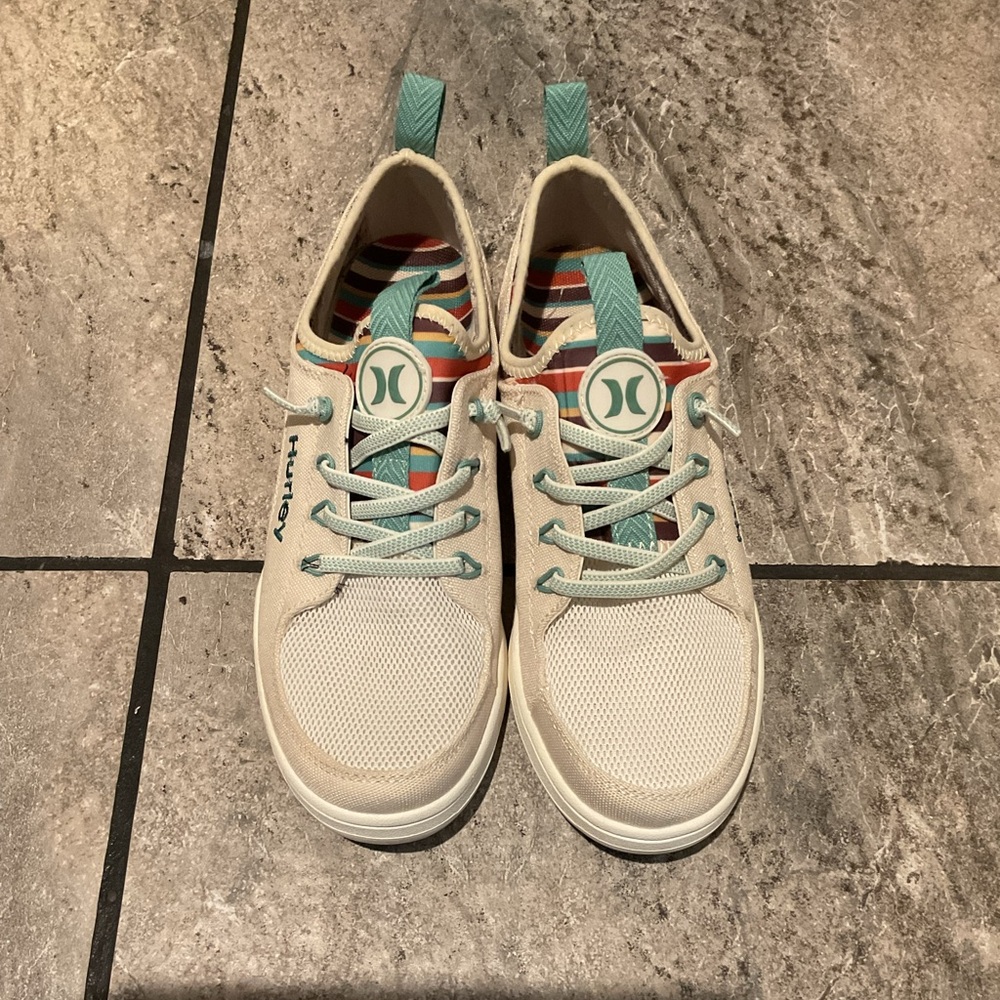 Hurley Women’s Castaic Shoes in Beige Size 8 M with Box!